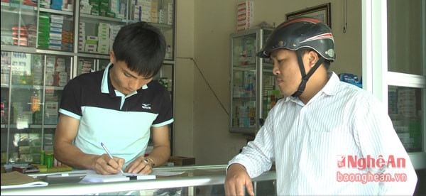 Hầu hết các cơ sở kinh doanh thuốc tân dược trên địa bàn huyện biên giới Kỳ Sơn, kinh doanh, mua bán thuốc cho người dân không có đơn thốc vẫn bán thuốc cho người bệnh bình thường.
