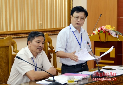 Bác sĩ Bùi Đình Long, Giám đốc Sở Y tế Nghệ An báo cáo hoạt động quản lý cơ sở y dược ngoài công lập.