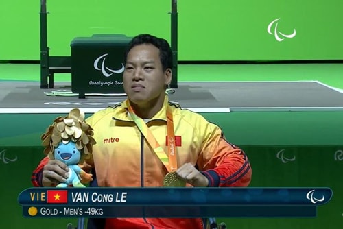 Lực sĩ Lê Văn Công giành tấm HCV Paralympics lịch sử