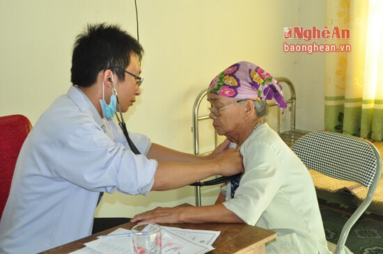 Siêu âm và tư vấn sức khỏe cho người nghèo cao tuổi