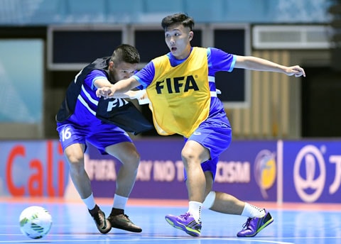 ĐT futsal Việt Nam tập làm quen sân Coliseo el Pueblo