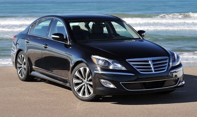  Hyundai Genesis chiếc ô tô cũ hạng sang cỡ nhỏ được nhiều người yêu thích