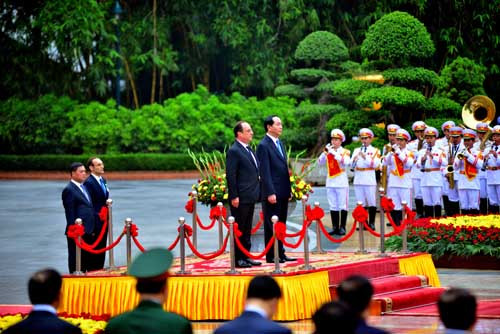 Chủ tịch nước Trần Đại Quang chủ trì lễ đón Tổng thống Pháp Francois Hollande tại Phủ Chủ tịch