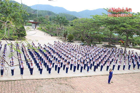 Cô giáo Thoan sôi nổi trong các hoạt động phong trào