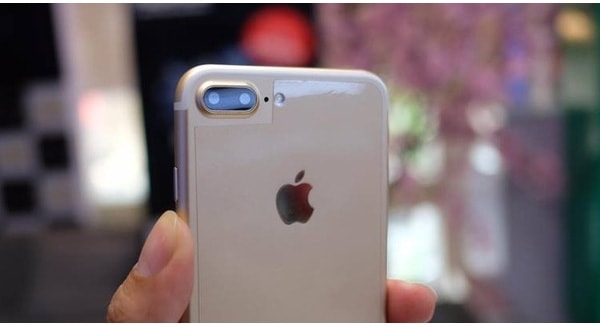 Có cụm camera kép như iPhone 7 Plus. (Ảnh: internet)