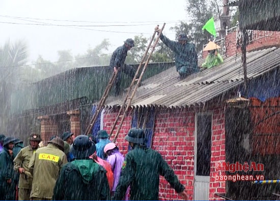 Tình huống giả định cứu nạn trong mưa bão lớn.