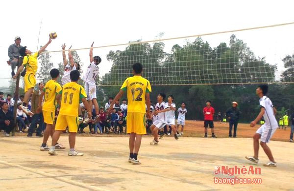 Giao lưu bóng chuyền các trường THPT trên địa bàn huyện Tân Kỳ.