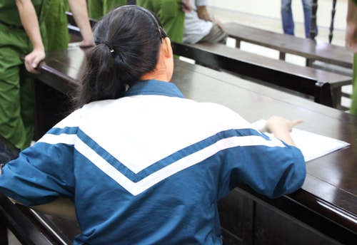 yeu-rau-xanh-68-tuoi-khien-nu-sinh-thanh-ba-me-nhi-1