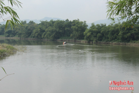 Sông Giăng đoạn chảy qua xã Phong Thịnh (Thanh Chương). Ảnh: Đào Tuấn