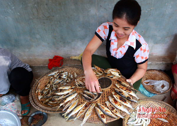 Cá nuwongs sông Giăng bày bán ở chợ Chùa, Ảnh: Sách Nguyễn.