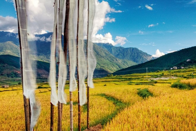 Bhutan, đất nước hạnh phúc nhất thế giới, đón bạn với hàng trăm ngôi chùa cổ kính, những bữa cơm chay, nụ cười hiền lành cùng đời sống nhẹ nhàng, bình lặng của người dân. Ảnh: Bhutanconcierge