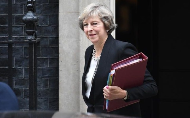 Thủ tướng Anh Theresa May bày tỏ lòng kính trọng tới ông Cameron. Ảnh: Getty.