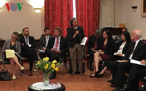 Các đại biểu Mỹ phát biểu quan điểm về tôn giáo, tín ngưỡng Việt Nam