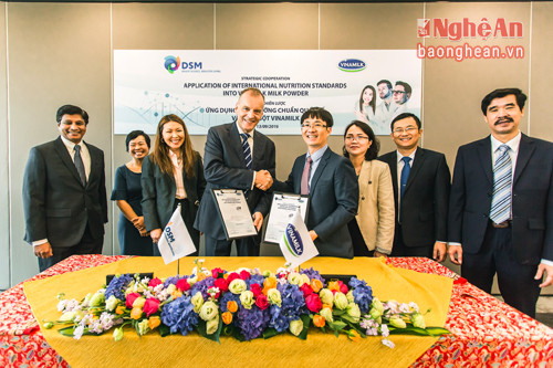 Công ty cổ phần Sữa Việt Nam ký kết hợp tác chiến lược với Tập đoàn DSM - Thụy Sĩ