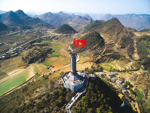 Nói về phương thức di chuyển, nhiếp ảnh gia Mèo già cho hay, anh thường chọn xe máy làm bạn đồng hành trong những chuyến độc hành của mình.