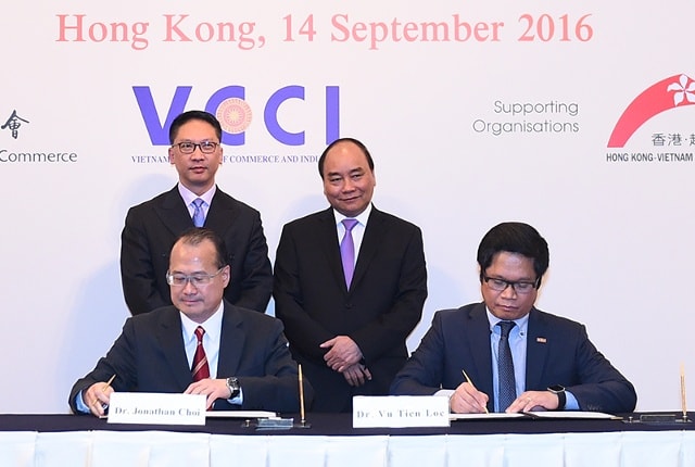 Tại diễn đàn đã diễn ra lễ ký 10 Thỏa thuận hợp tác và Hợp đồng Thương mại với tổng giá trị lên đến 10 tỷ USD giữa các doanh nghiệp tham dự. Ảnh: VGP/Quang Hiếu