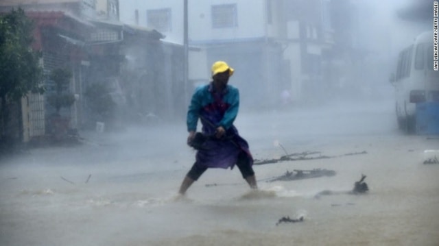 Siêu bão khiến mưa trút xuống như thác đổ, nhiều vùng bị ngập nặng. (ảnh:Getty)