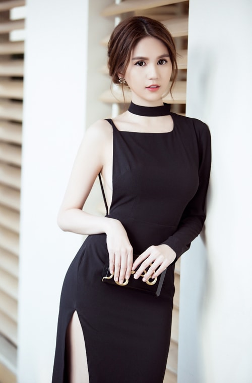 ngoc-trinh-chon-vay-ao-ton-duong-cong-sexy-6