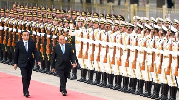 Thủ tướng Nguyễn Xuân Phúc và Thủ tướng TQ Lý Khắc Cường duyệt đội danh dự