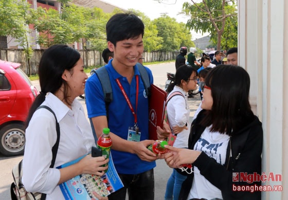 Hoạt động tình nguyên của sinh viên Trường Đại học Vinh là môi trường để sinh viên nhà trường rèn luyện, thử thách, phấn đấu trở thành đảng viên.