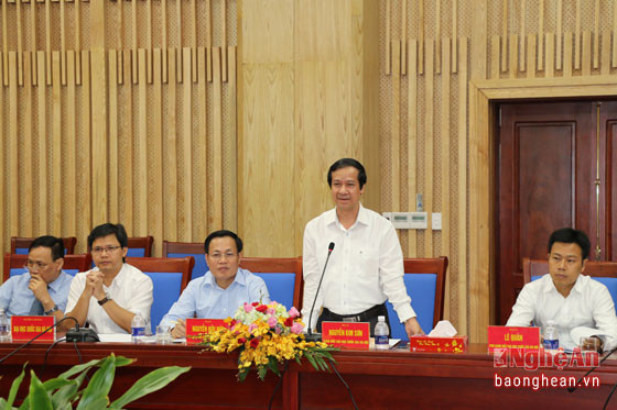 Giám đốc Trường Đại học Quốc gia Hà Nội phát biểu tai buổi làm việc