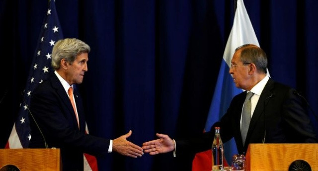Ngoại trưởng Mỹ John Kerry và người đồng cấp Nga Sergei Lavrov. Ảnh: Reuters.