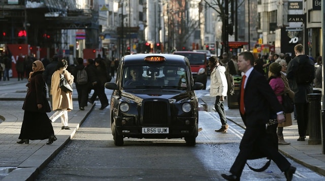 Tài xế taxi được đào tạo để nhận diện khủng bố. Ảnh: Reuters. 