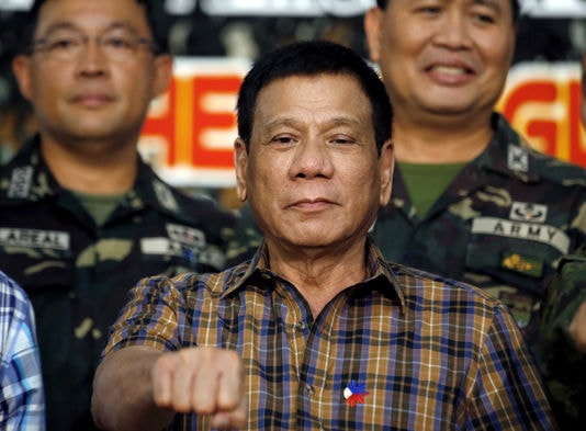 Tổng thống Duterte - người nổi tiếng với những hành động và phát ngôn “không giống ai”, lại càng không giống với những Tổng thống tiền nhiệm. Ảnh: Reuters