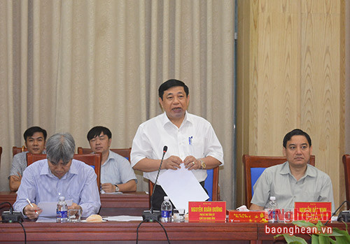 Chủ tịch UBND tỉnh Nghệ An Nguyễn Xuân Đường phát biểu tại buổi làm việc.