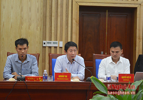 Tổng Giám đốc VSIP Nghệ An ông Anthony Tan(giữa), phát biêủ tại buổi làm việc.
