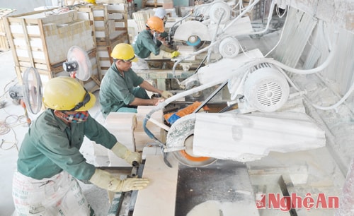 Chế biến sản phẩm từ đá trắng tại Công ty CP Phủ Quỳ Stone- Quỳ Hợp