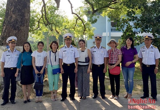 Đoàn đến thăm Lữ đoàn Hải quân đánh bộ 147.