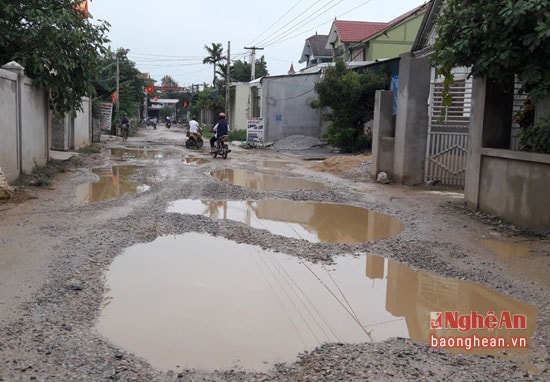 Người dân mong mỏi sớm có kinh phí để nâng cấp, cải tạo đường nhằm tạo điều kiện cho người dân được đi lại thuận tiện.