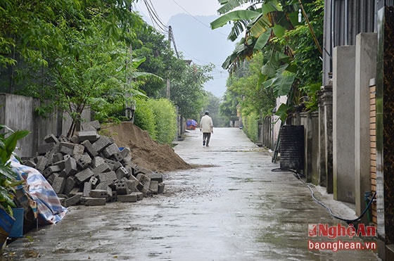 Thôn Liên Tân có hệ thống đường giao thông được bê tông khang trang, sạch đẹp.