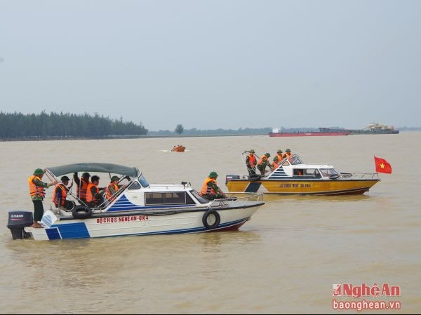 Thực hành huấn luyện xử lý trên tỉnh huống trên thuyền cao tốc