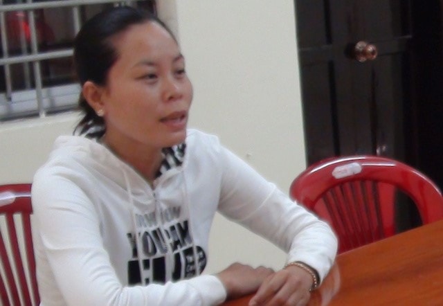 Người vợ bị khởi tố vì hất chảo dầu đun sôi vào mặt chồng. Ảnh C.A.