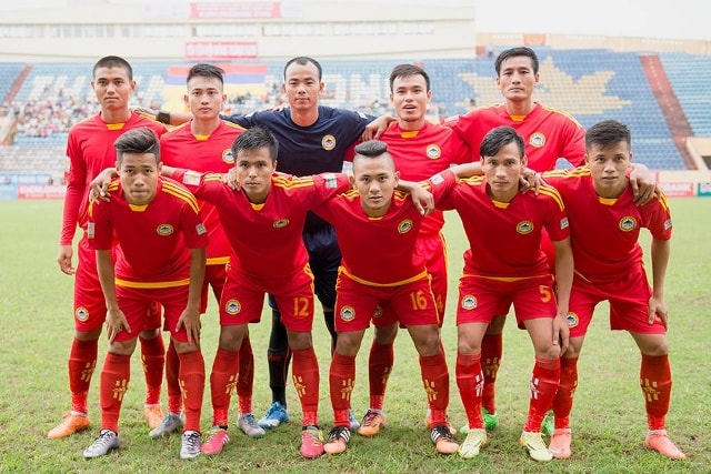 Bùi Đình Châu (số áo 16) t