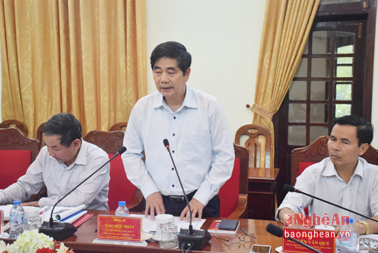 Đồng chí Cao Đức Phát - Ủy viên BCH Trung ương Đảng, Phó Trưởng Ban Kinh tế Trung ương ghi nhận những hiệu quả trong công tác tích tụ đất trên địa bàn Nghệ An trong những năm qua.