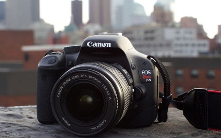 Ban đầu, hãng máy ảnh Nhật Bản Canon có tên là “Kwanon” - tức Quan âm bồ tát trong đạo Phật. Vào năm 1935, công ty đổi tên thành Canon để phù hợp với khách hàng quốc tế