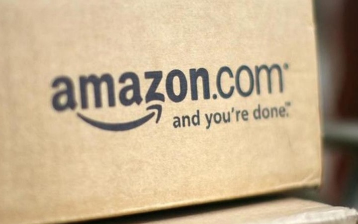 Khi đặt tên công ty, nhà sáng lập hãng thương mại điện tử lớn nhát thế giới Amazon - Jeff Bezos muốn có một cái tên bắt đầu bằng chữ “A” để đứng ở phần đầu bảng danh sách theo thứ tự alphabet. Ông đã nghĩ tới dòng sông lớn nhất thế giới, sông Amazon, với hy vọng công ty của mình cũng sẽ là công ty lớn nhất thế giới