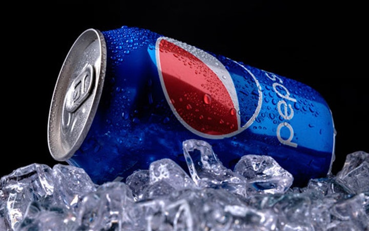 Ban đầu, nước uống này có tên Brad’s Drink, lấy theo người sáng chế công thức – Caleb Bradham. Về sau, nó được đổi thành Pepsi, lấy trong từ Dyspepsia – có nghĩa là “chứng khó tiêu” - đại diện cho quan điểm của Bradham rằng nước uống này lành mạnh và hỗ trợ tiêu hóa