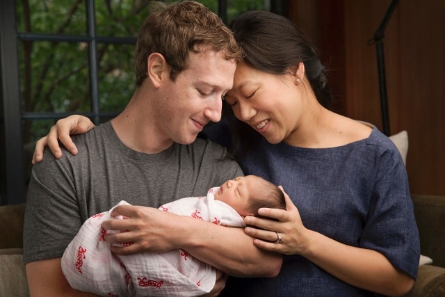 Khi con gái chào đời, vợ chồng nhà Zuckerberg đã quyết định ủng hộ gần như toàn bộ tài sản để giải quyết các vấn đề của thế giới. Ảnh: AP.
