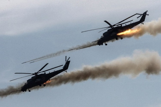 Phi đội trực thăng quân đội Nga công kích tên lửa hủy diệt mục tiêu trong cuộc tập trận. Ảnh: Internet