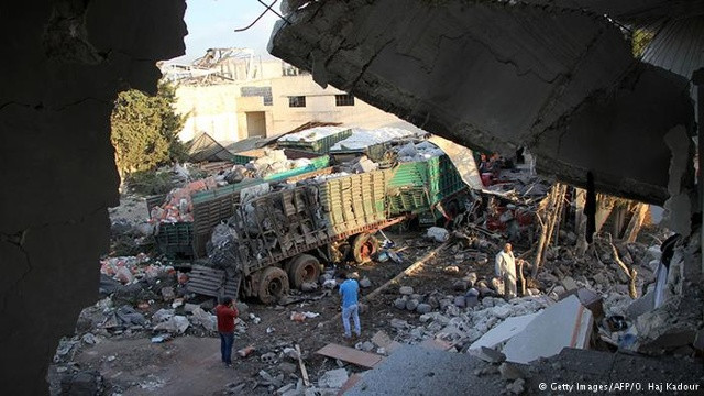 Vụ ném bom đoàn xe cứu trợ tại Syria ít nhiều đặt dấu hỏi về vai trò của Liên Hợp quốc. Ảnh: AFP.