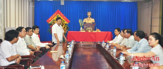 Đồng chí Nguyễn Xuân Đường - Phó Bí thư Tỉnh ủy, Chủ tịch UBND tỉnh đề nghị đẩy mạnh công tác tuyên truyền và tổ chức cho các vận động viên tiếp xúc cử tri vận động bầu cử đúng luật, bình đẳng.