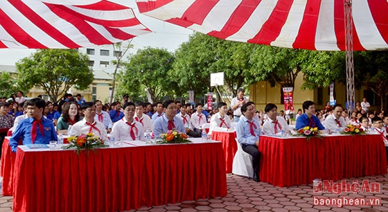 Các đại biểu dự lễ phát động.