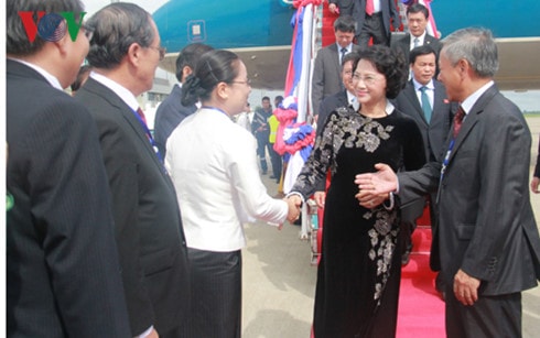 Đoàn đại biểu đón Chủ tịch Quốc hội Nguyễn Thị Kim Ngân thăm chính thức CHDCND Lào