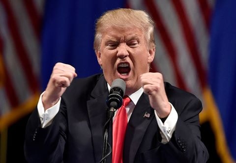 Donald Trump thể hiện cảm xúc rất mạnh trong các buổi nói chuyện.