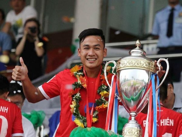 Hậu vệ Nguyễn Sỹ Nam sau thành tích hạng cùng với TP HCM đang khát khao thi đấu cho SLNA tại V.League 2017