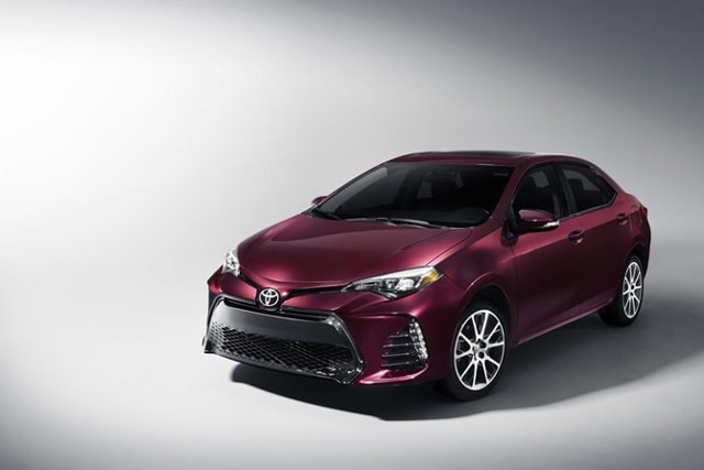 Toyota Corolla 2017 trông sắc sảo và thể thao hơn hẳn